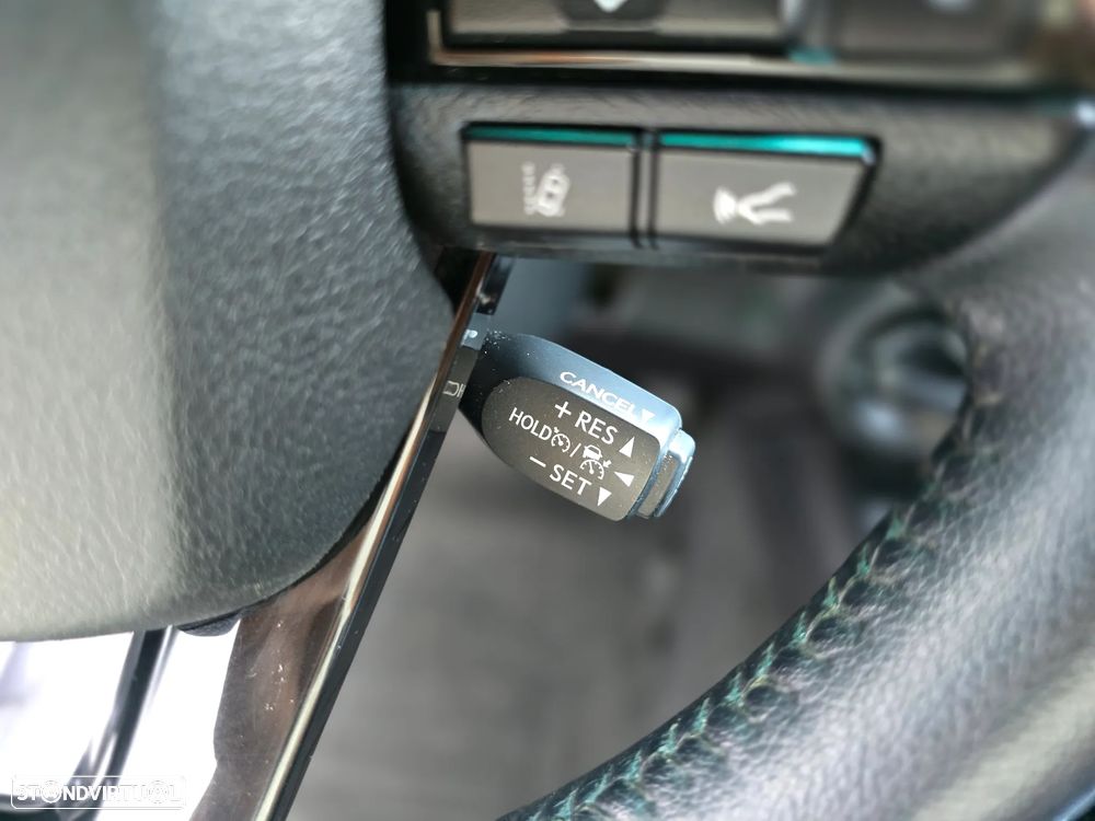 Toyota Hilux 2.8 D-4D 4WD Invincible TA - 17