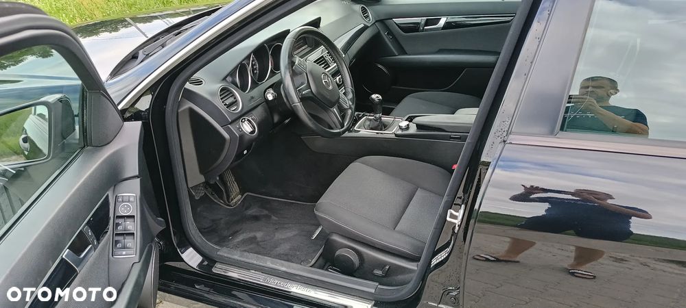 Mercedes-Benz Klasa C 180 CDI DPF (BlueEFFICIENCY) Avantgarde - 9