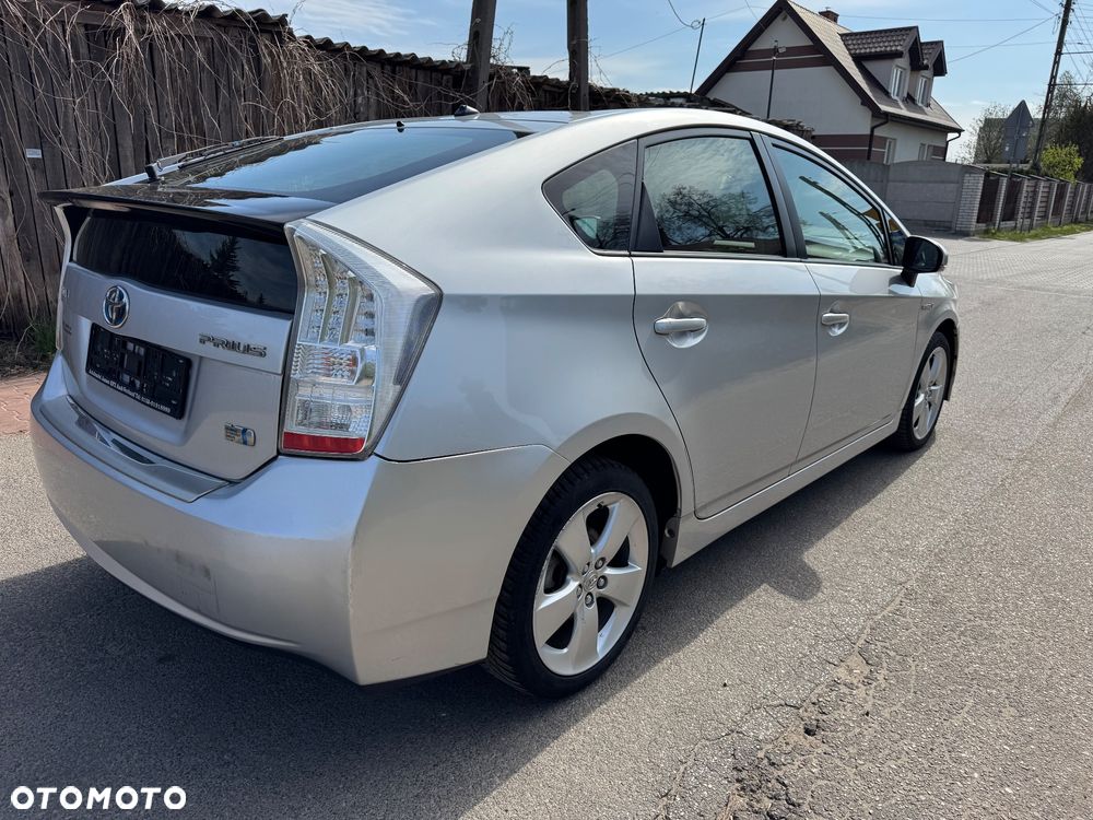 Toyota Prius (Hybrid) Life - 8