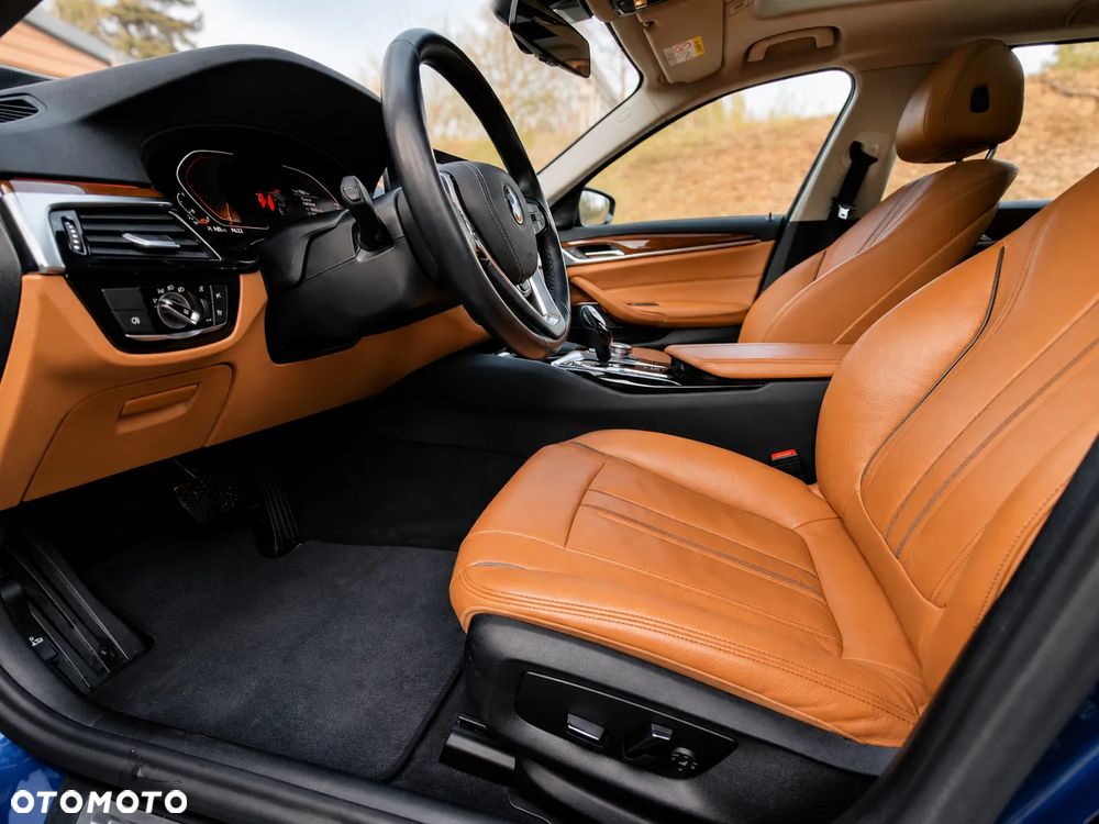 BMW Seria 5 540d xDrive mHEV - 22