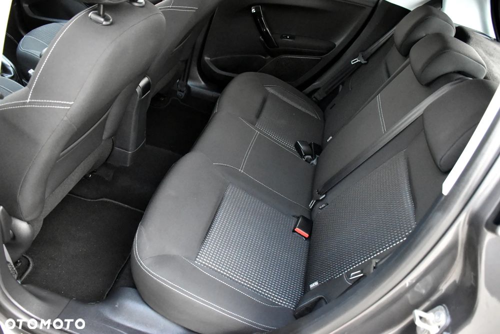 Peugeot 208 - 30