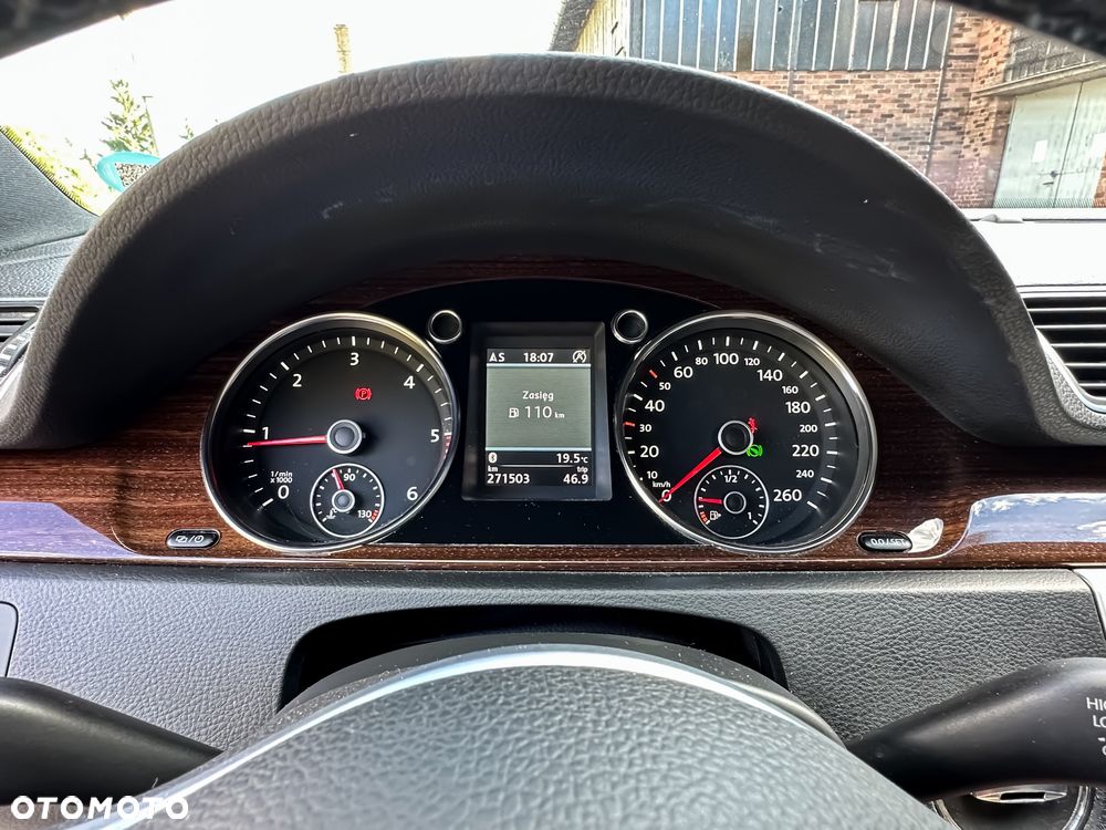 Volkswagen Passat 2.0 TDI Comfortline DSG - 23