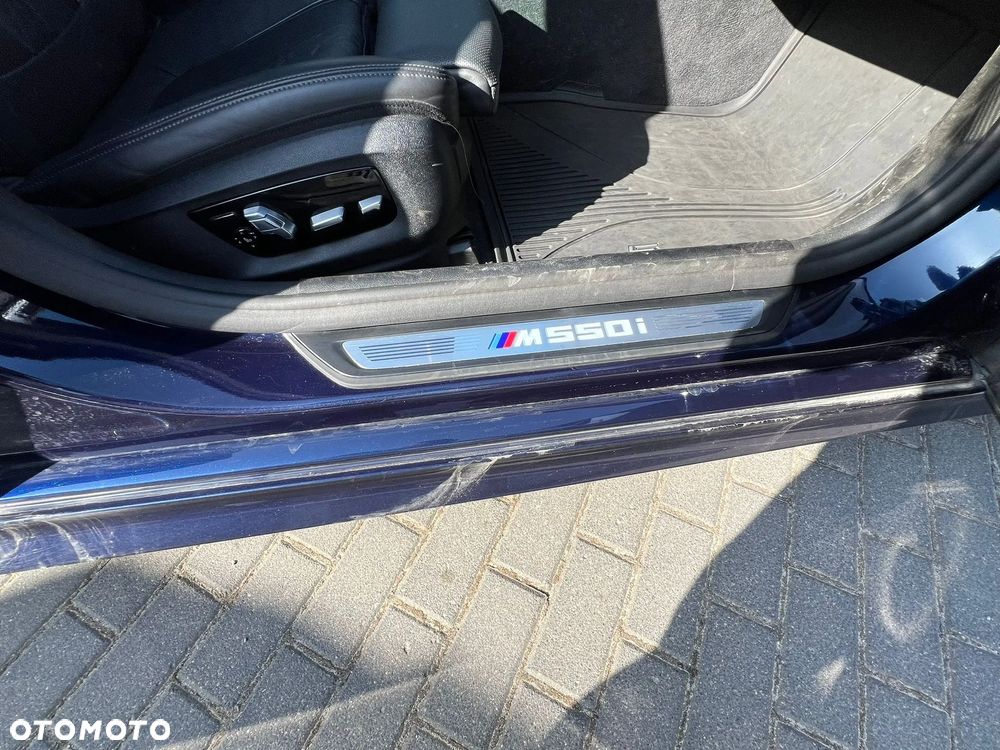 BMW Seria 5 M550i xDrive - 18