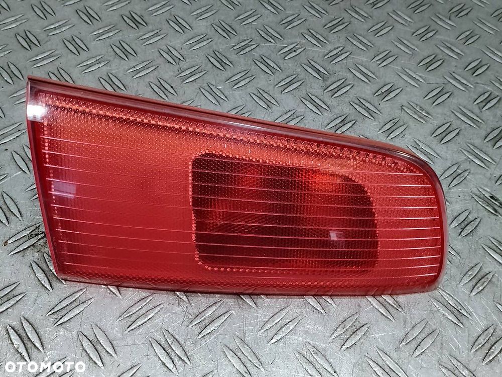 LAMPA TYLNA LEWA W KLAPE MAZDA 2 3M71-13547-BG  2NE964835-01 1.3 16V - 1