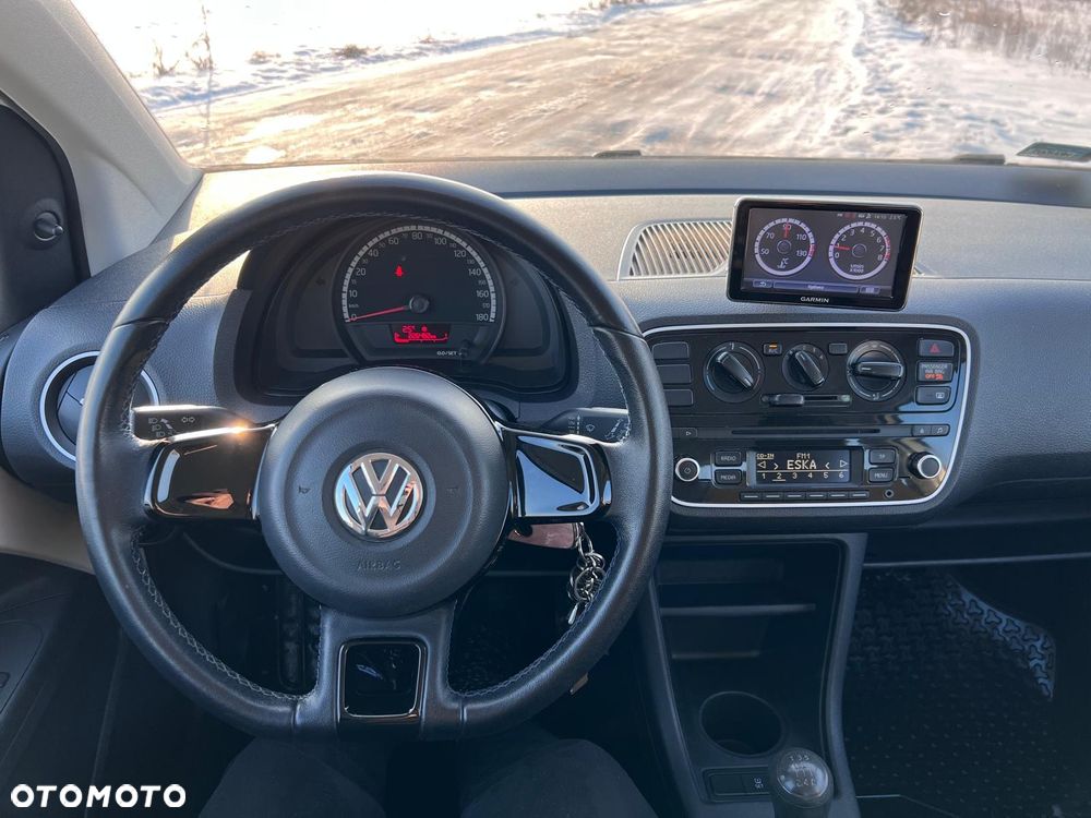 Volkswagen up! street - 12