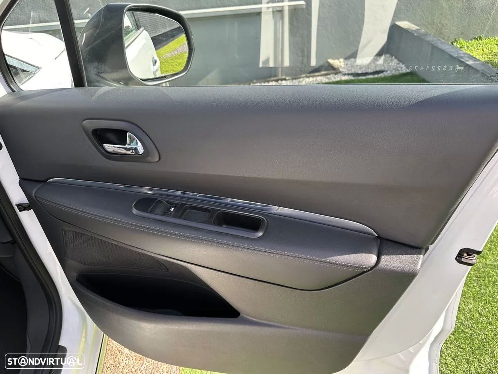 Peugeot 3008 1.6 e-HDi Allure 2-Tronic - 59