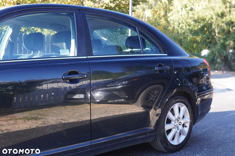 Toyota Avensis 2.0 VVT-i High - 12