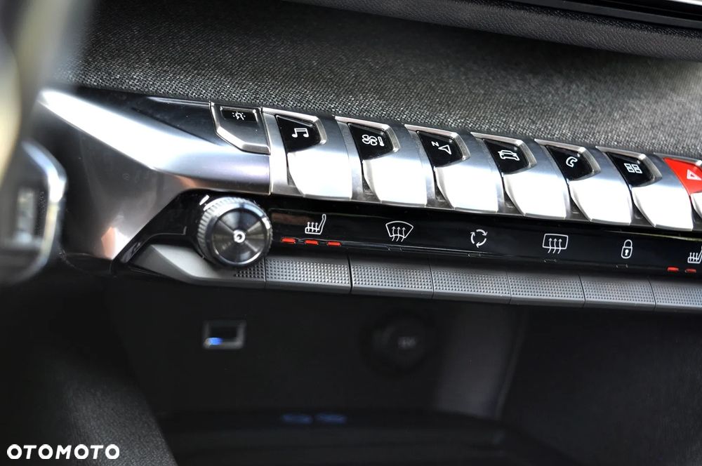 Peugeot 3008 1.2 PureTech Allure S&S EAT6 - 27
