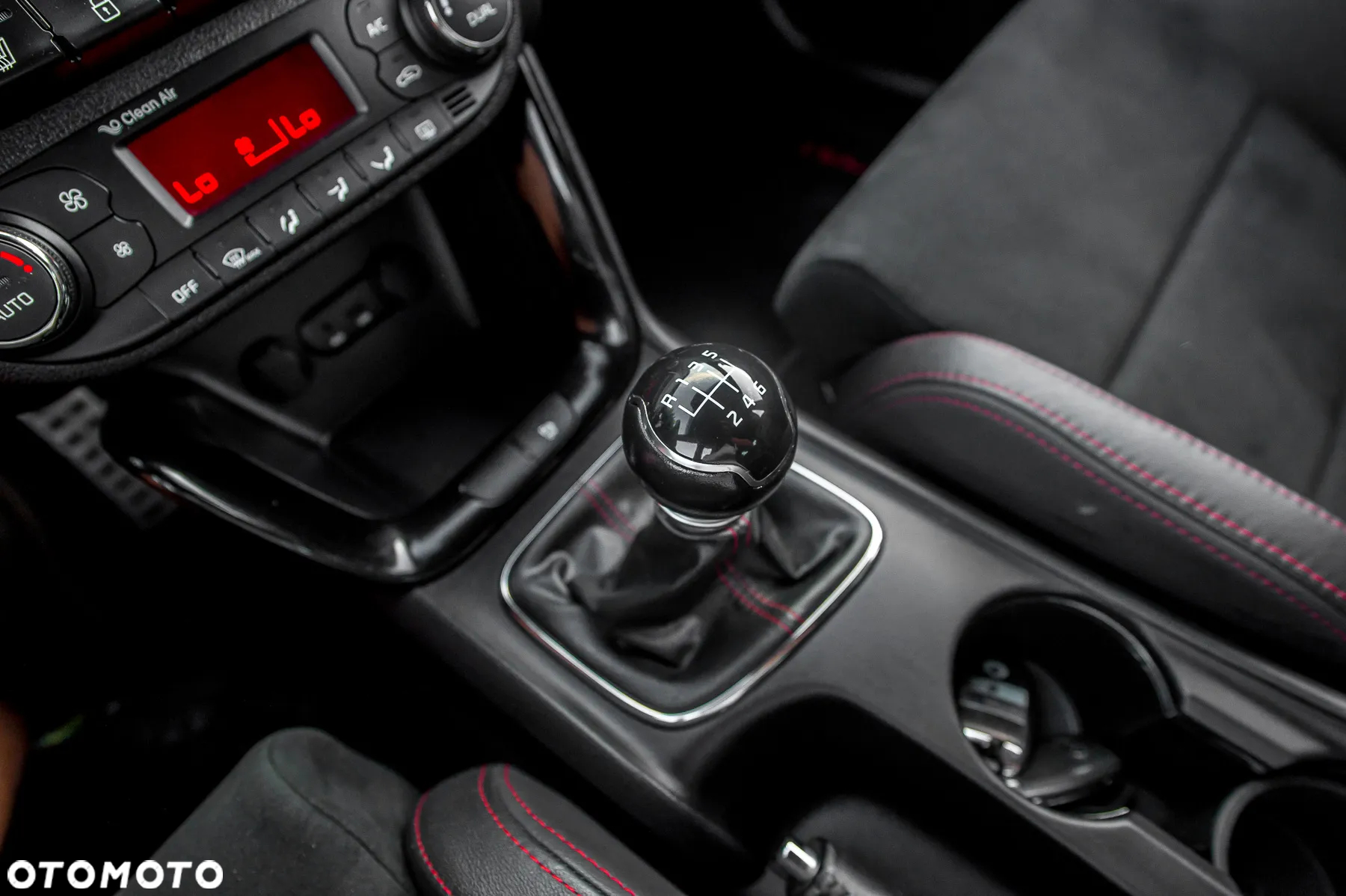 Kia Ceed 1.6 T-GDI GT - 33