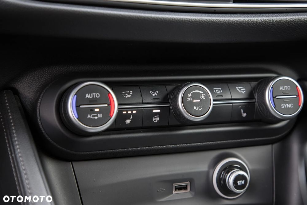 Alfa Romeo Stelvio 2.0 Turbo 16V AT8-Q4 Super - 25