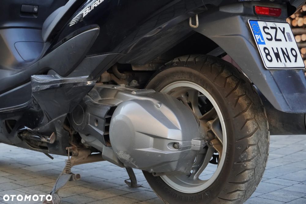 Suzuki Burgman - 16