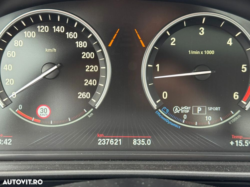 BMW Seria 5 530d xDrive AT - 34