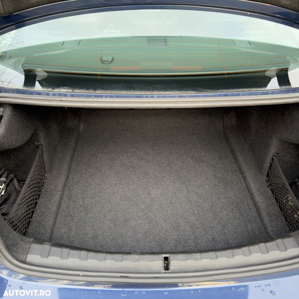 BMW Seria 3 330i AT - 13