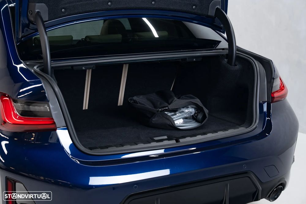 BMW 330 e Pack Desportivo M Auto - 12
