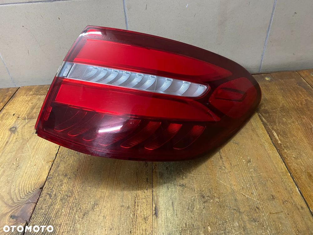 MERCEDES glc 253 lampa tylna prawa led - 1