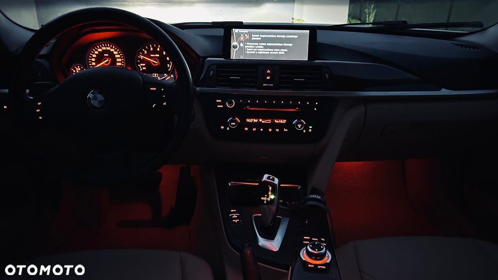 BMW Seria 3 320i - 39
