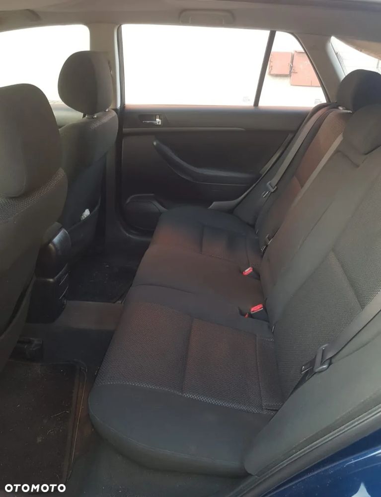 Toyota Avensis - 6
