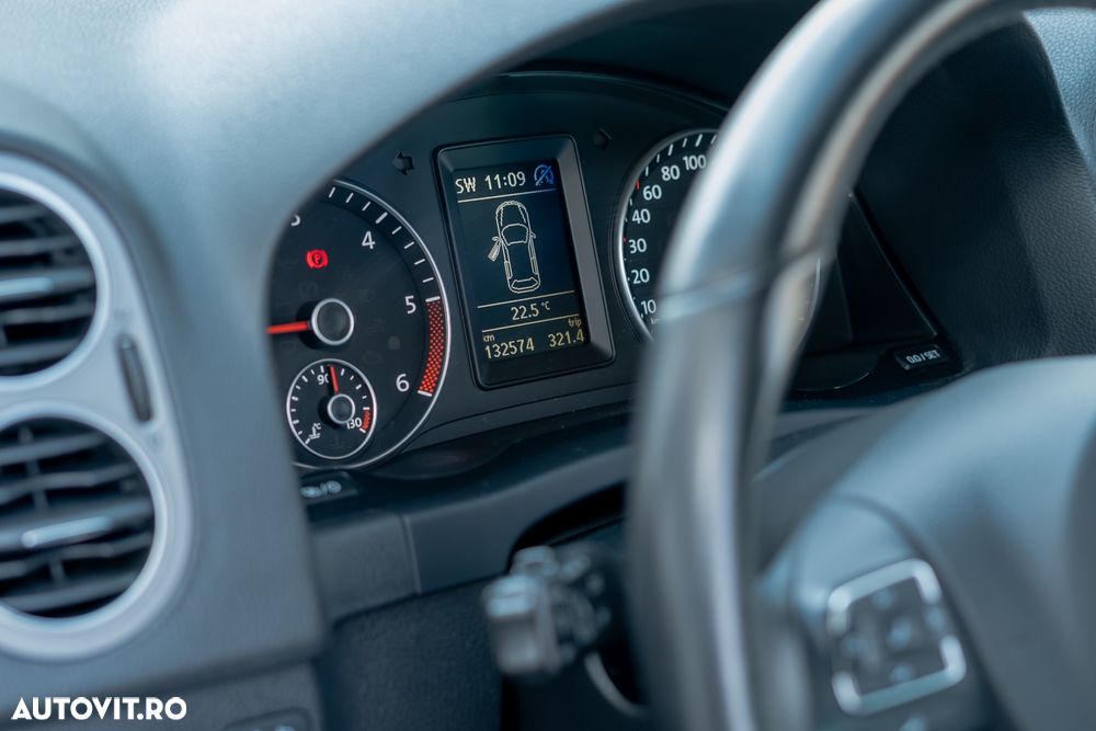 Volkswagen Golf Plus 1.6 TDI DPF MATCH - 12