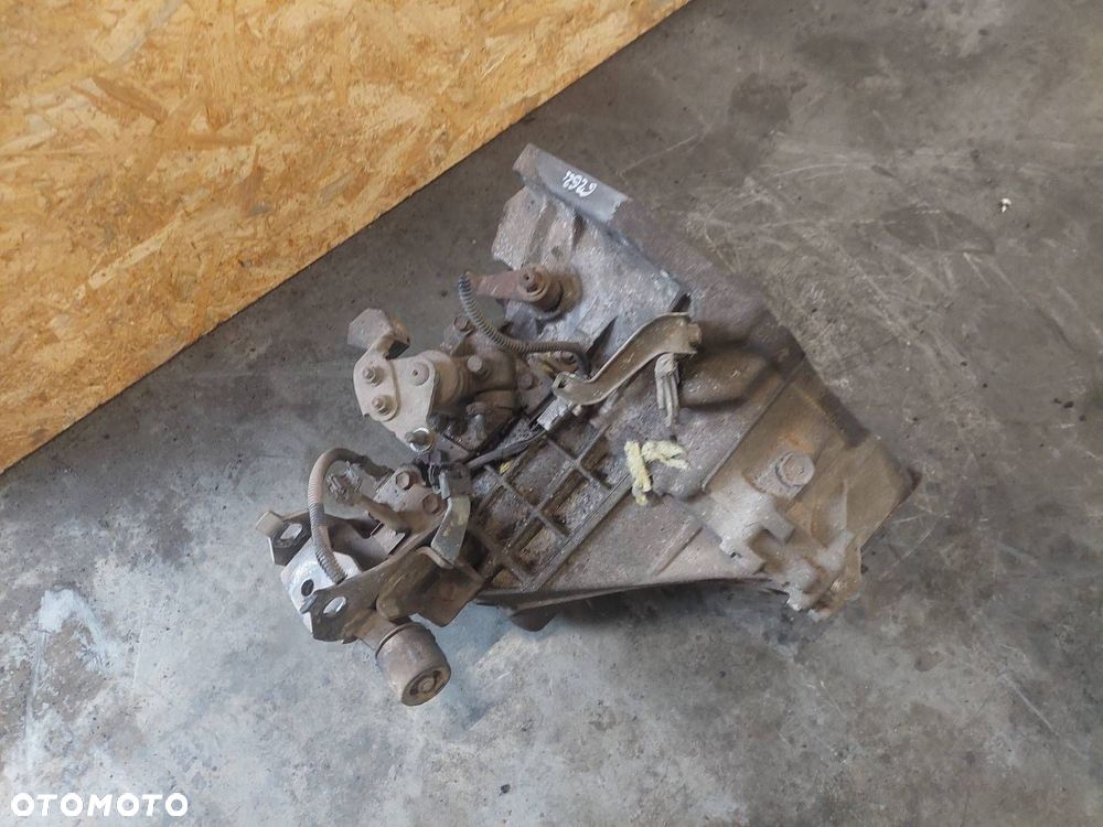 SKRZYNIA BIEGÓW TOYOTA YARIS II 1.0 12V MANUAL 5 BIEGÓW - 5
