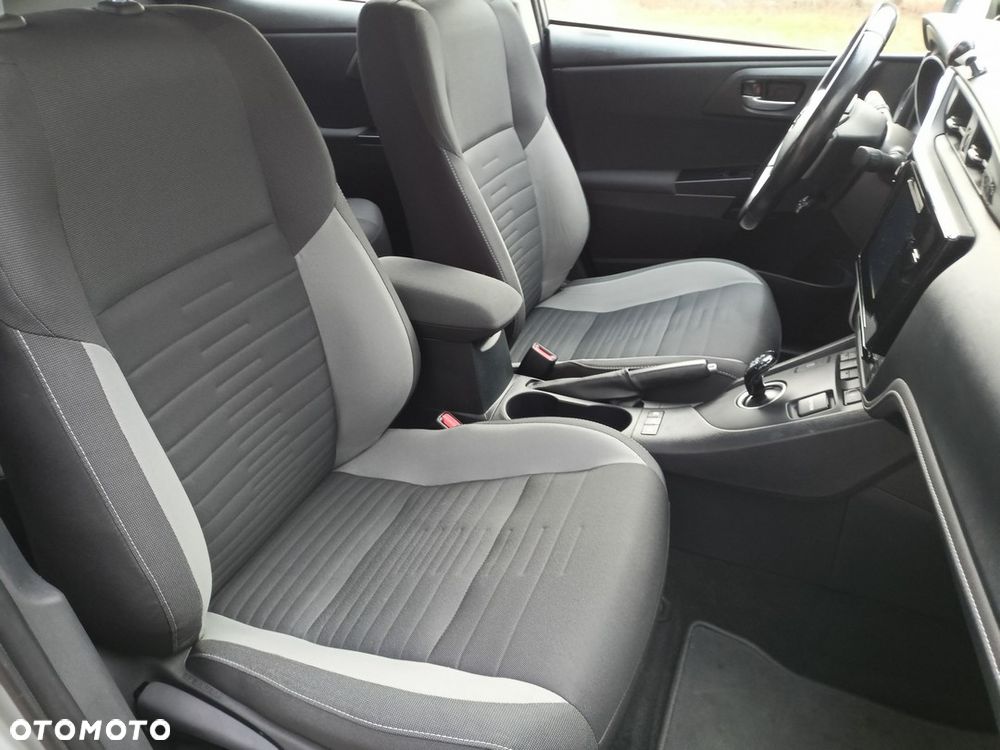 Toyota Auris Hybrid 135 Prestige - 23