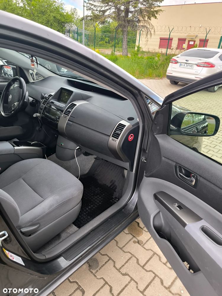 Toyota Prius - 16