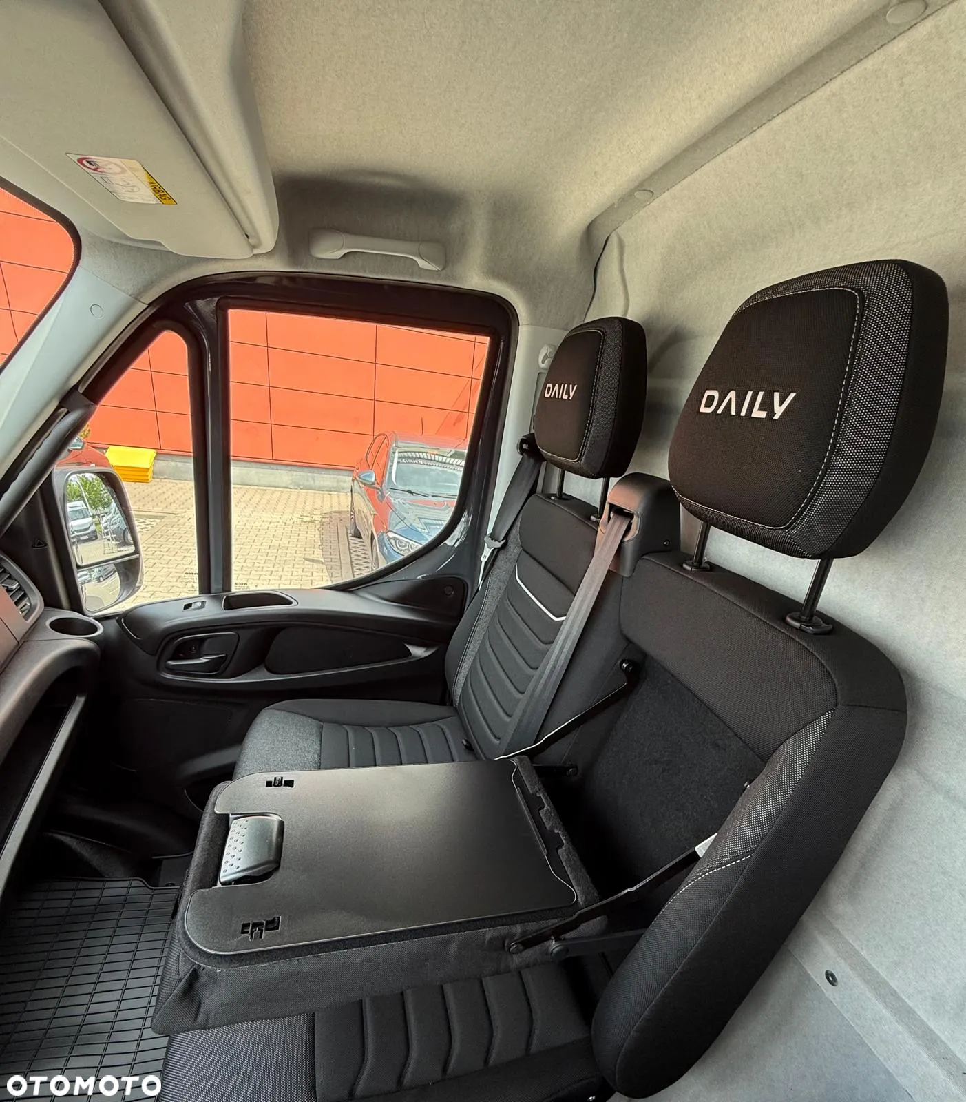 Iveco DAILY 35S18A8HV 12M3 AUTOMAT OKAZJA OD RĘKI - 25
