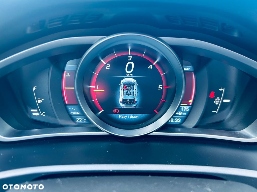 Volvo V40 D2 Kinetic - 16