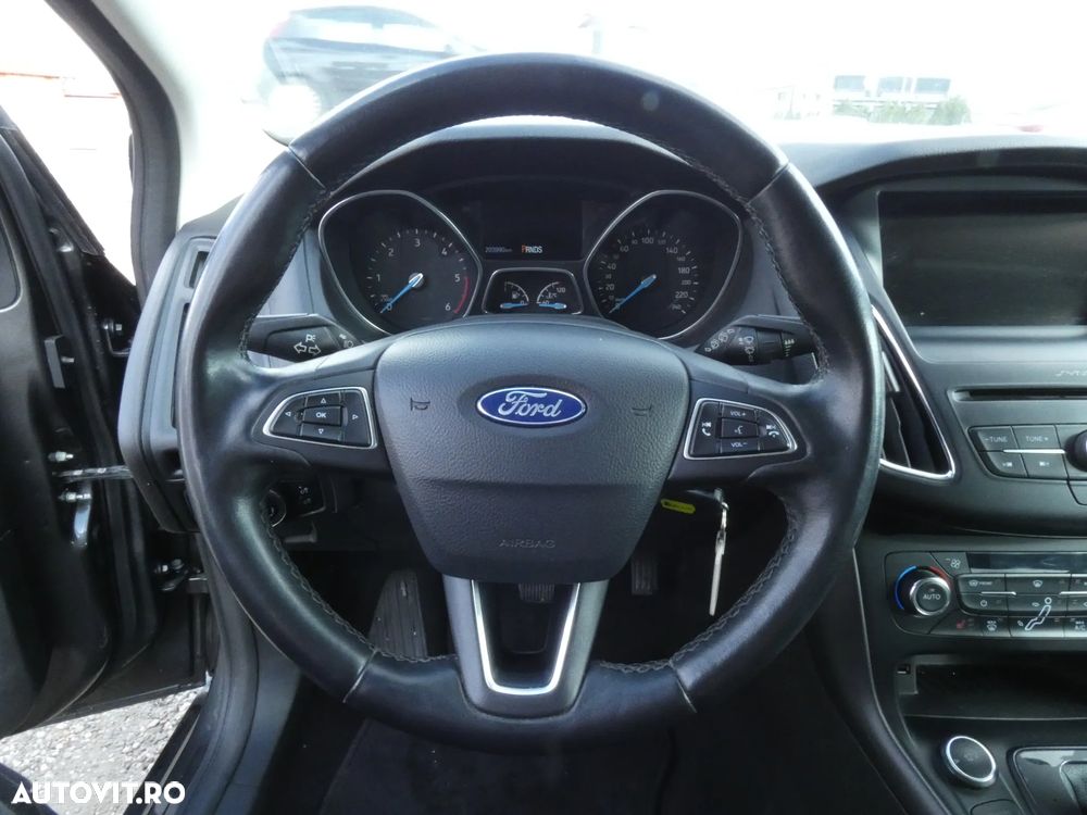 Ford Focus 1.5 TDCi Powershift Titanium - 14