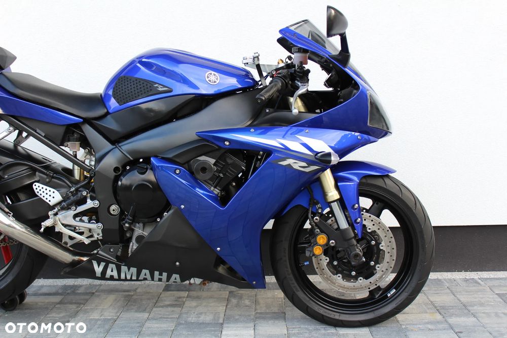 Yamaha R1 - 10