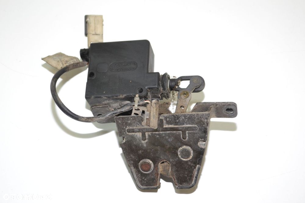 BMW E34 ZAMEK KLAPY BAGAŻNIKA SIŁOWNIK 8351850 - 1