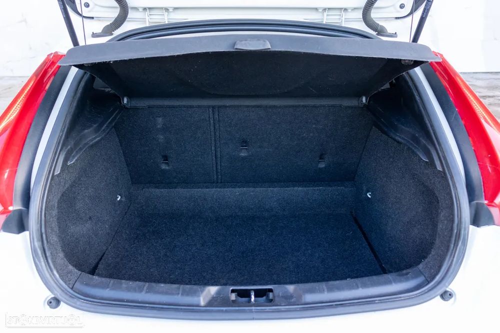 Volvo V40 1.6 D2 Eco Kinetic - 16