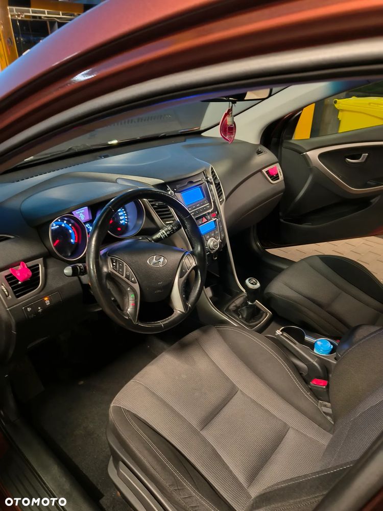 Hyundai i30 blue Kombi 1.6 CRDi Classic - 13