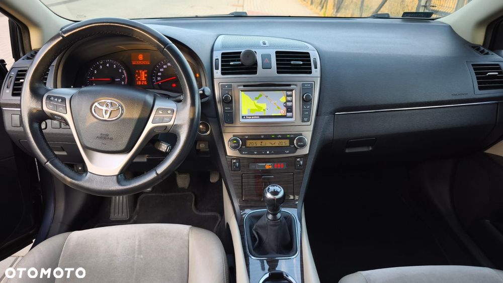Toyota Avensis 1.8 Style - 10