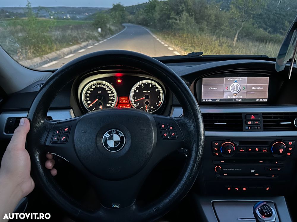 BMW Seria 3 330i - 1