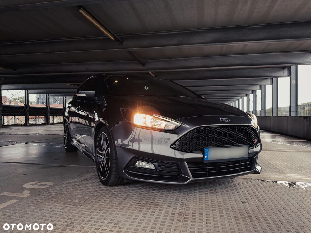 Ford Focus 2.0 EcoBoost ST - 25