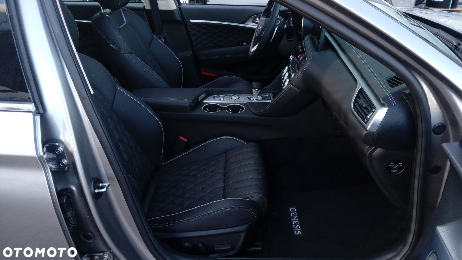 Genesis G70 - 26
