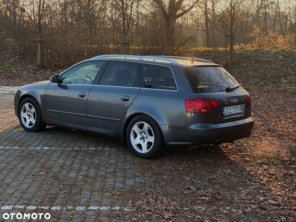 Audi A4 Limousine - 4