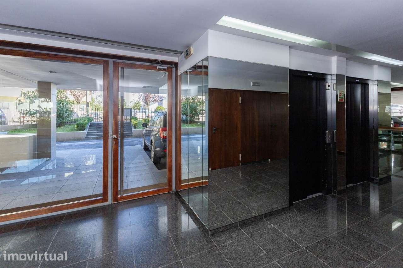Apartamento T2 com  Varanda e Garagem Fechada – Canelas, Vila Nova de - Grande imagem: 3/30