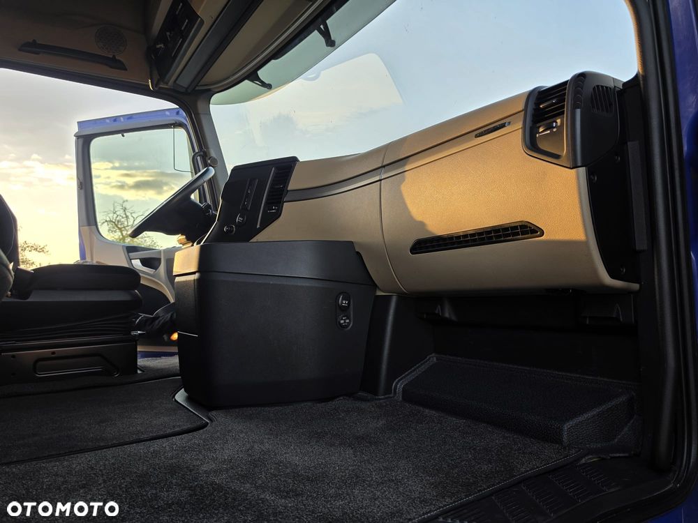 Mercedes-Benz Actros - 22
