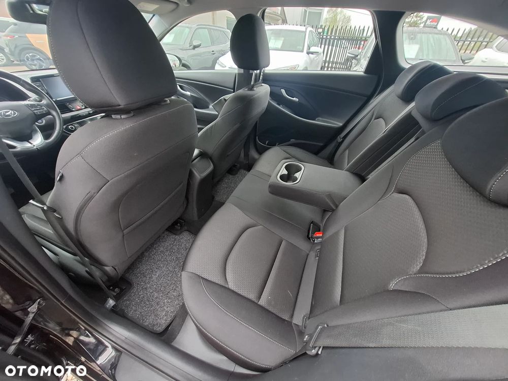 Hyundai i30 1.6 D Comfort - 12