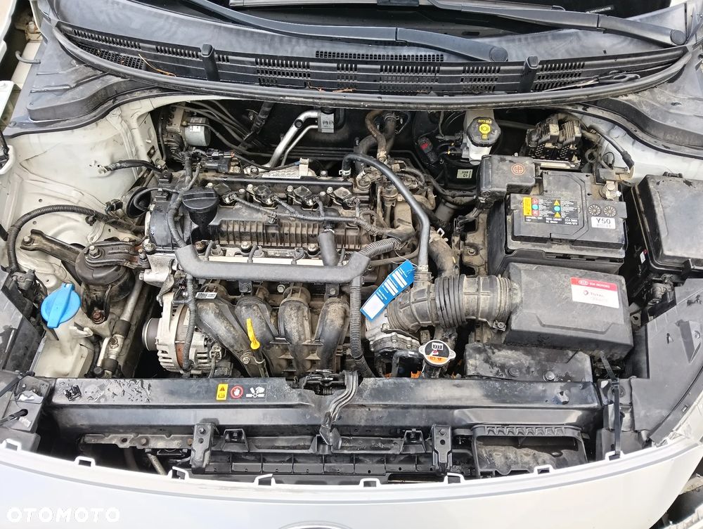 Kia Rio 1.2 L - 12