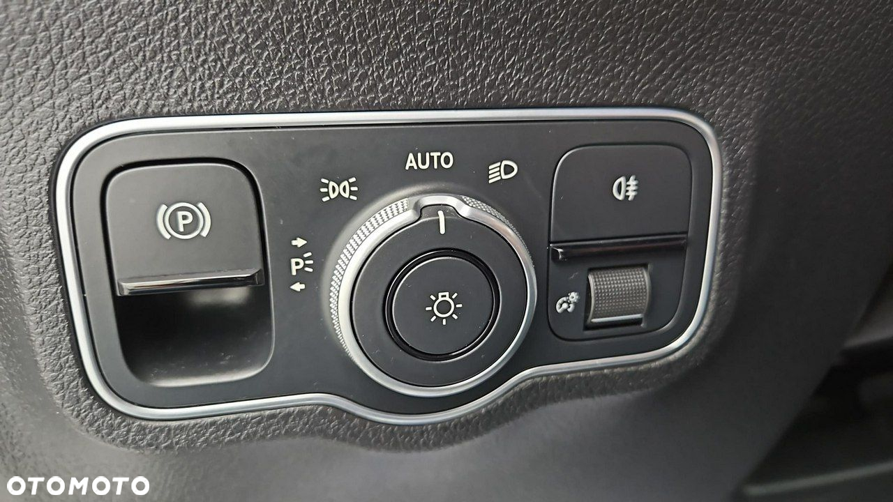 Mercedes-Benz GLB 200 d Progressive 8G-DCT - 17