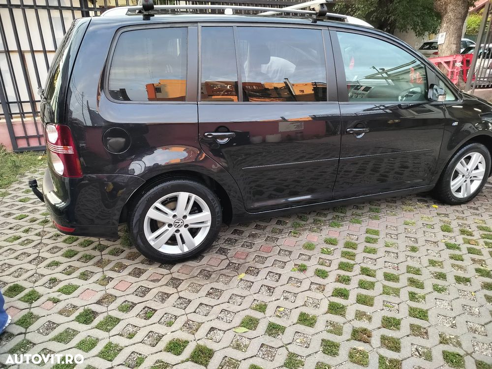 Volkswagen Touran - 12