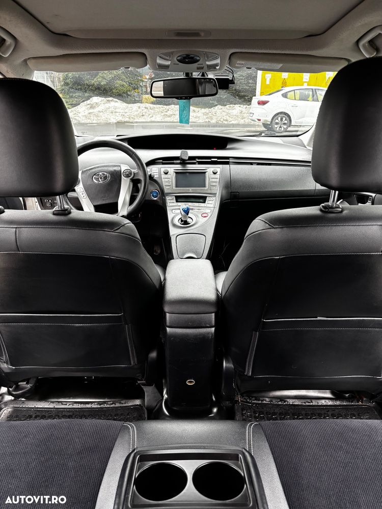 Toyota Prius (Hybrid) Sol - 8