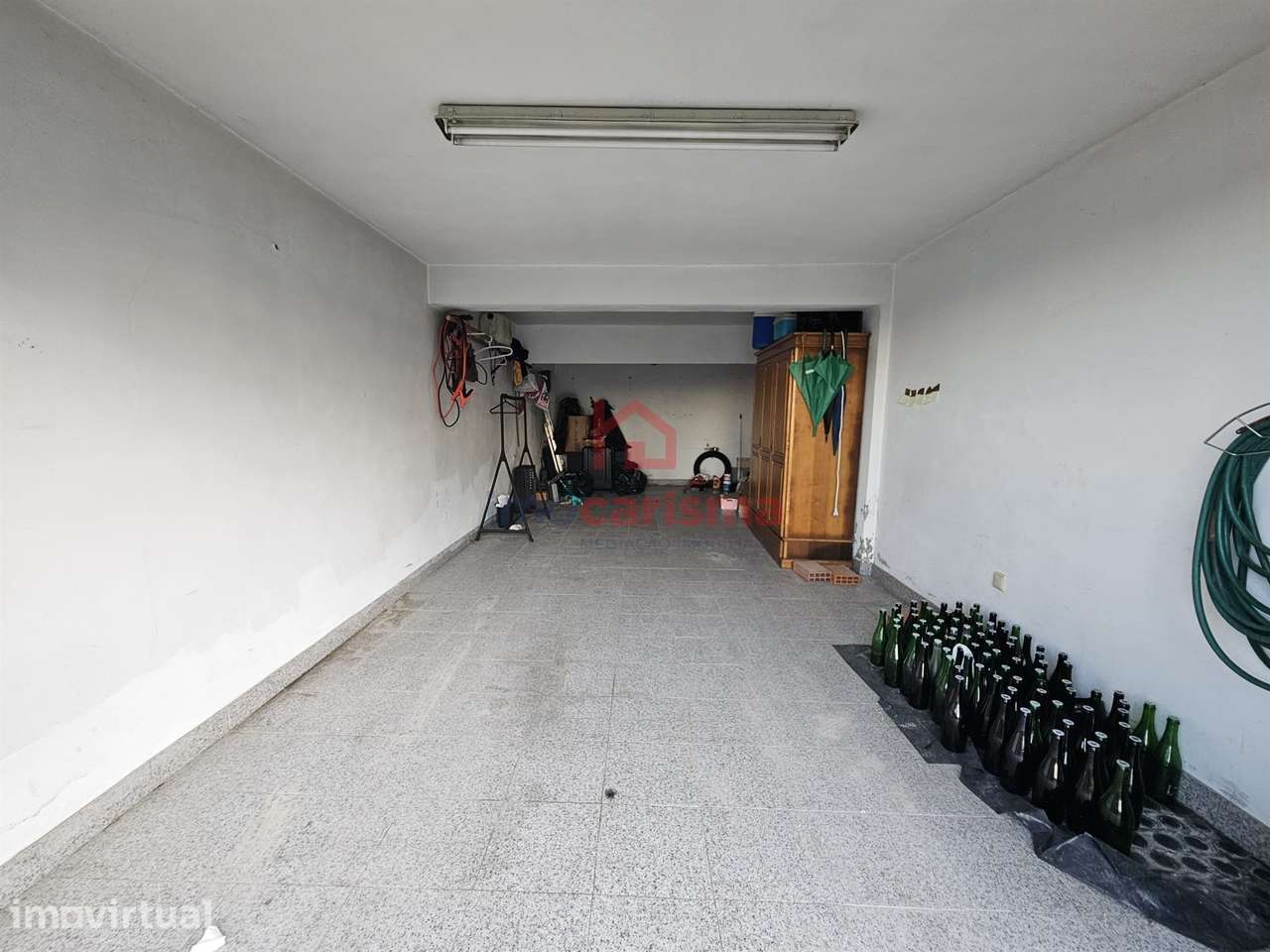 Garagem fechada com 32m2 para venda em São Salvador do Campo, Santo Ti - Grande imagem: 2/6