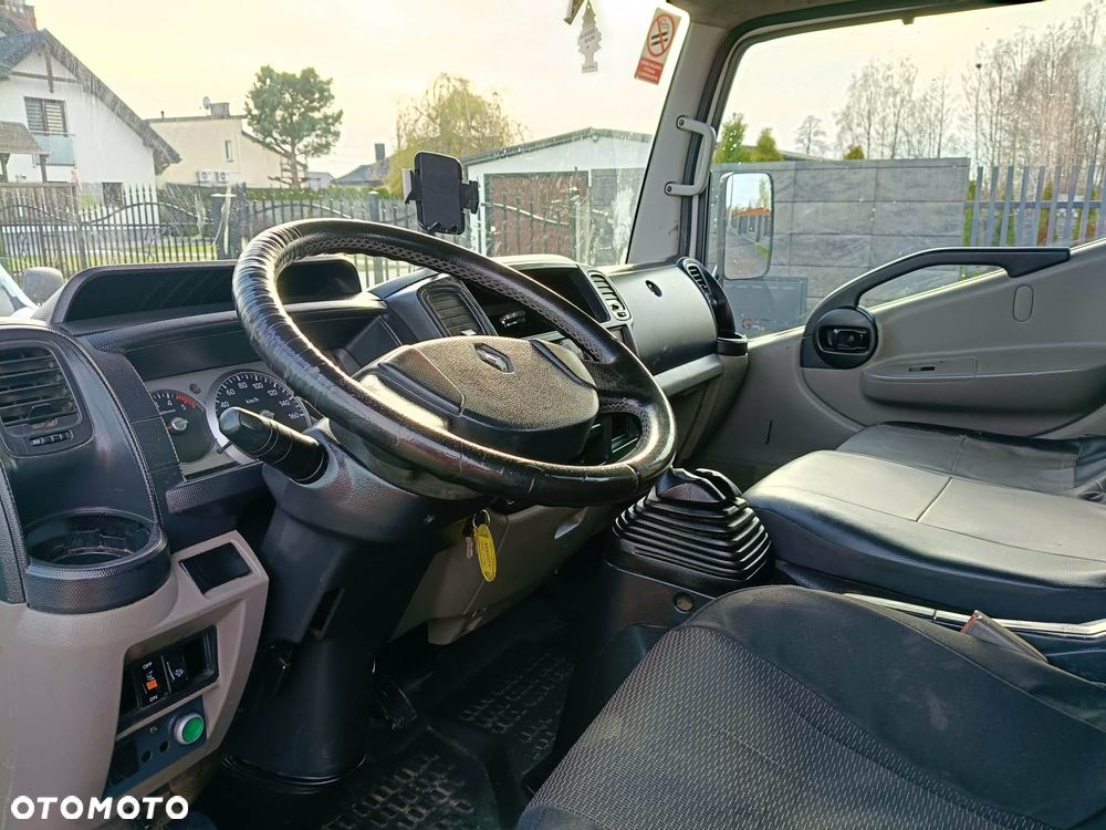 Renault Maxity - 13