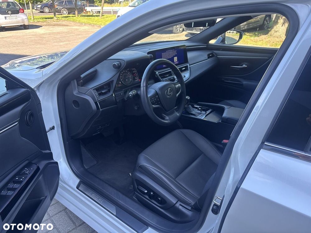 Lexus ES 300h Business Edition - 14