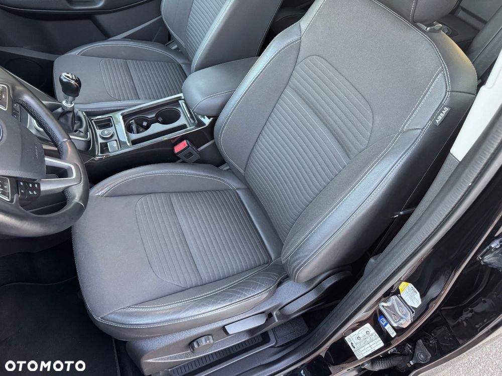 Ford Kuga 2.0 TDCi 2x4 Titanium - 24
