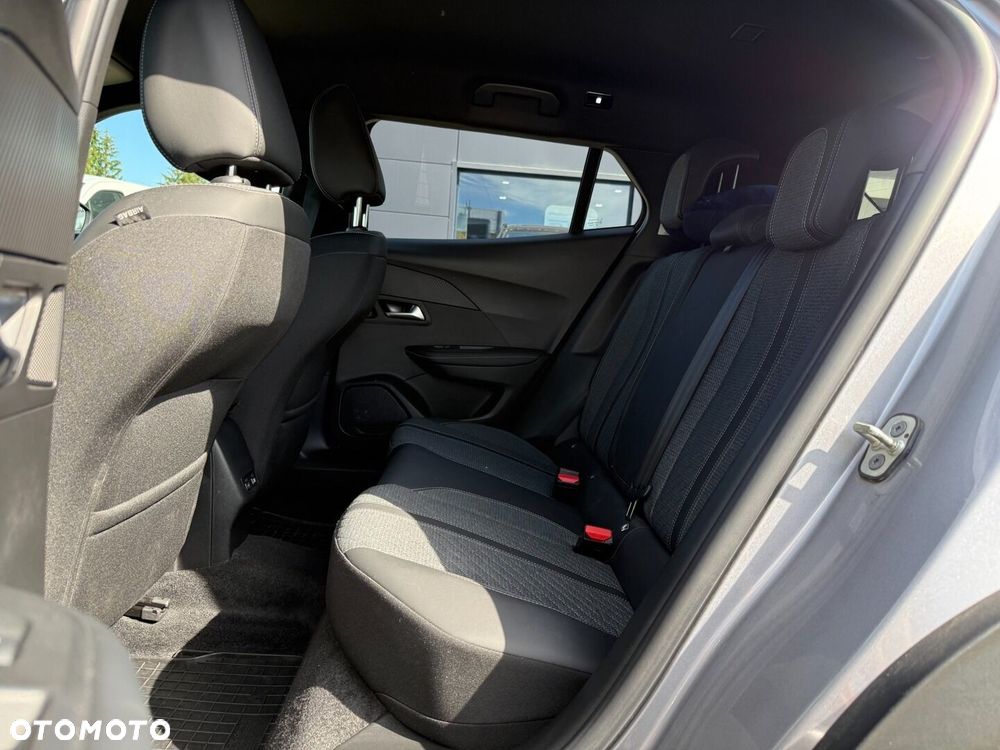 Peugeot 2008 1.2 PureTech Allure S&S EAT8 - 28