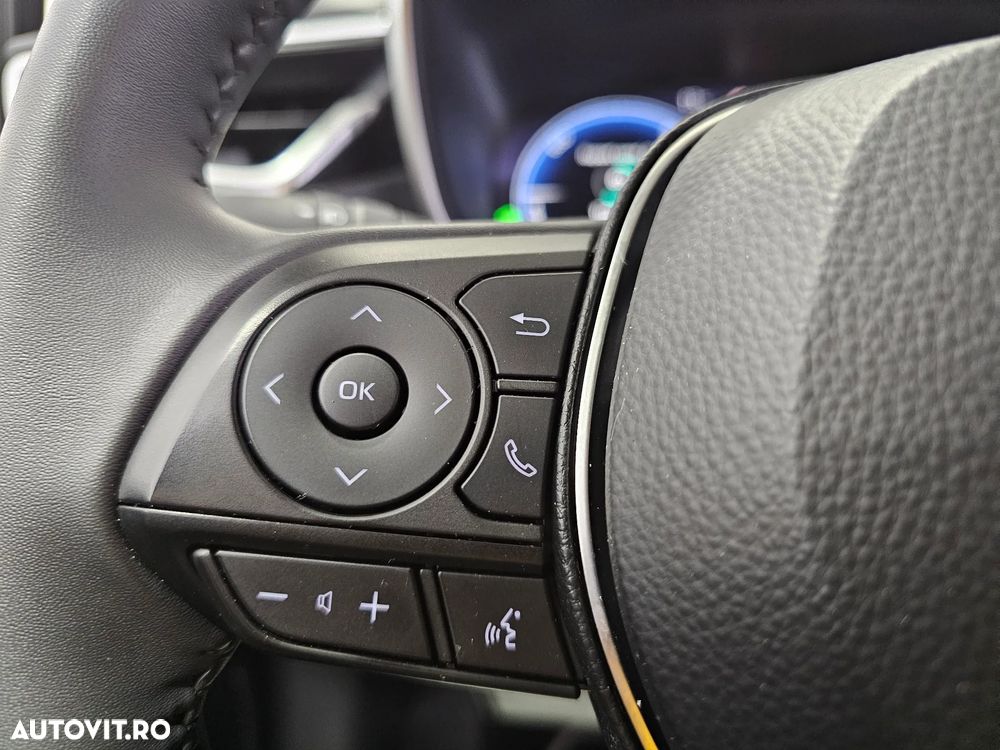 Toyota Corolla Sedan 1.8 HSD Business - 11